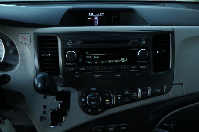 2013 Toyota Sienna  thumbnail 20
