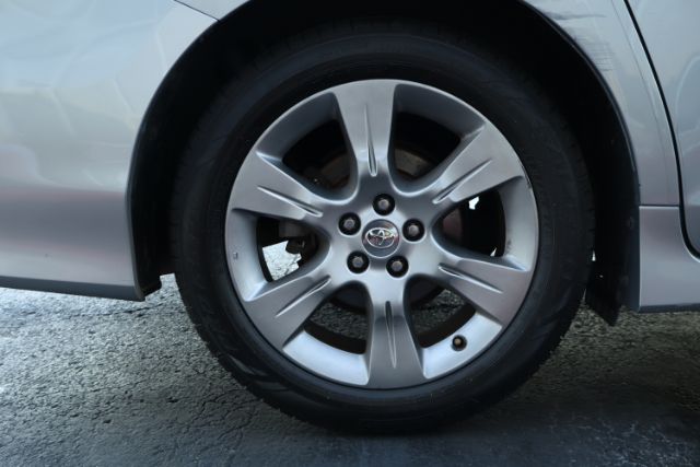 2013 Toyota Sienna  thumbnail 25