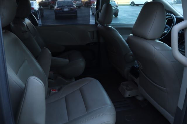 2016 Toyota Sienna  thumbnail 25