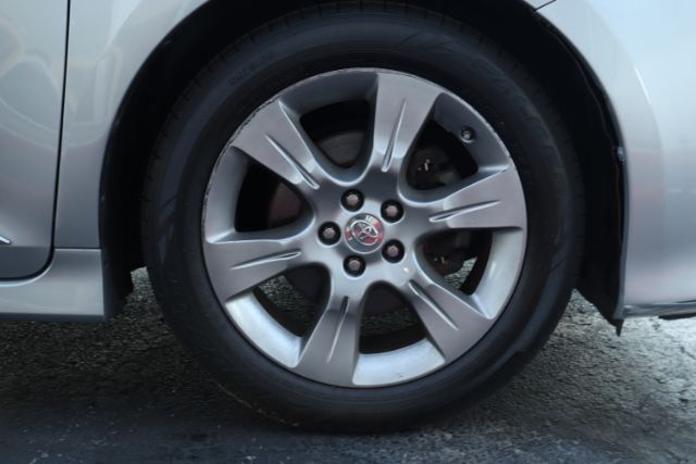 2013 Toyota Sienna  thumbnail 26