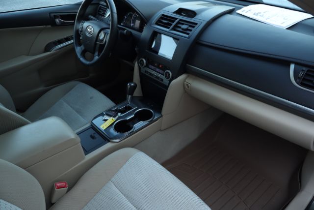 2014 Toyota Camry Hybrid  thumbnail 22