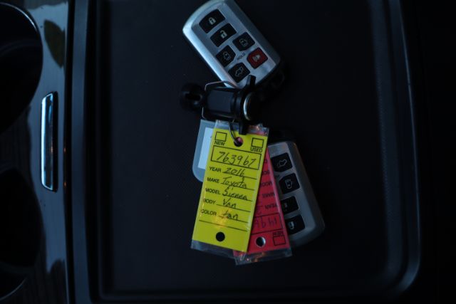 2016 Toyota Sienna  thumbnail 23