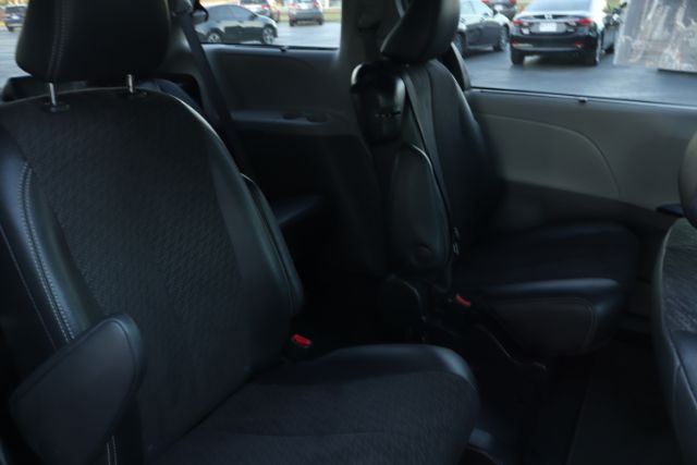 2013 Toyota Sienna  thumbnail 24
