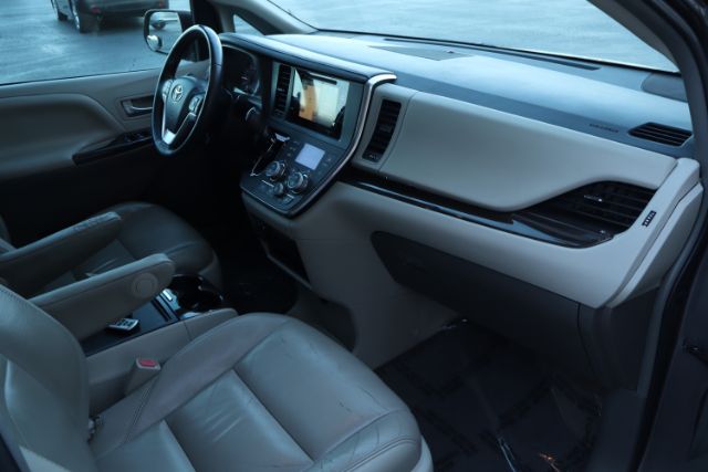 2016 Toyota Sienna  thumbnail 24