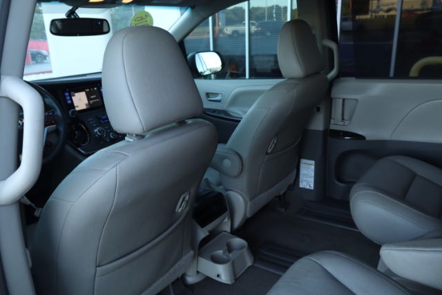 2016 Toyota Sienna  thumbnail 14