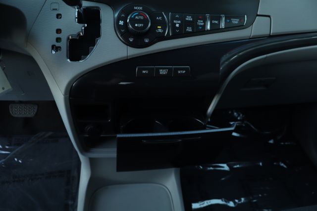 2013 Toyota Sienna  thumbnail 21