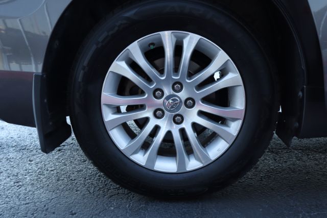 2016 Toyota Sienna  thumbnail 26