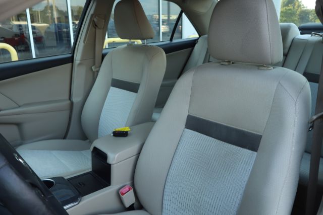 2014 Toyota Camry Hybrid  thumbnail 16