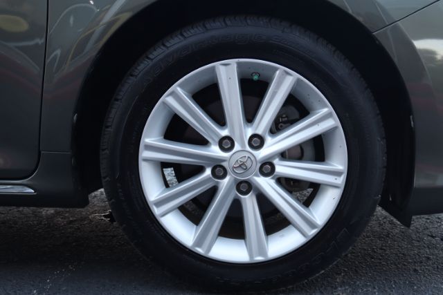 2014 Toyota Camry Hybrid  thumbnail 25
