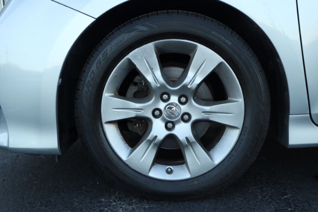 2013 Toyota Sienna  thumbnail 27