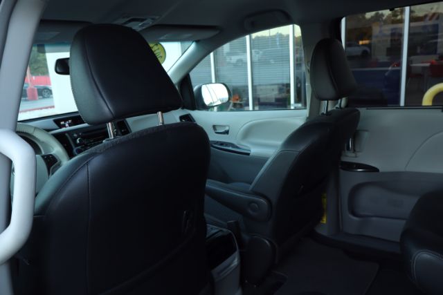 2013 Toyota Sienna  thumbnail 14