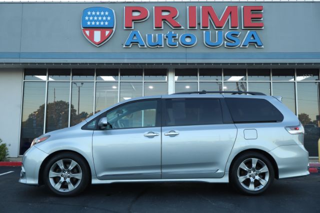 2013 Toyota Sienna  vehicle photo